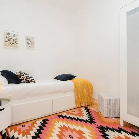 Charming 3 Bedroom In Historic City Center Castelo