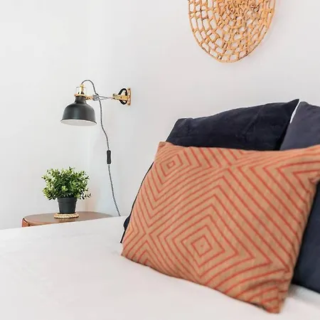 Charming 3 Bedroom In Historic City Center Castelo * Lissabon