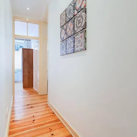 Charming 3 Bedroom In Historic City Center Castelo Lisboa