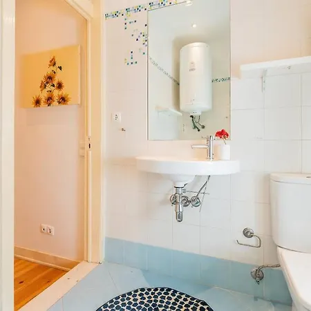Charming 3 Bedroom In Historic City Center Castelo * Lissabon